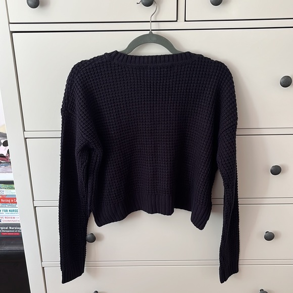 Navy blue cropped knitted long-sleeve sweater from Forever 21. Size M. - Picture 2 of 6